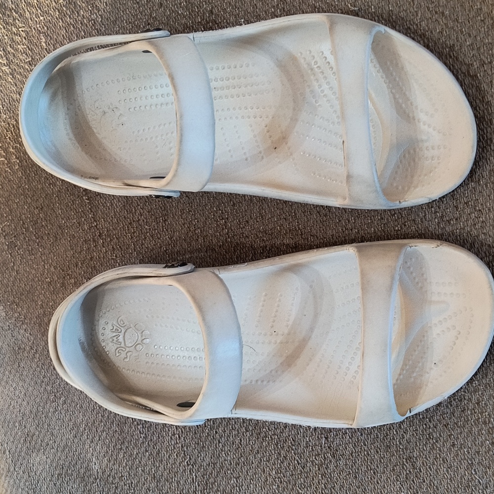 Dawgs Size 9 women's